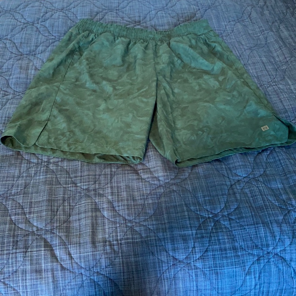 Green layer 8 shorts. Size medium